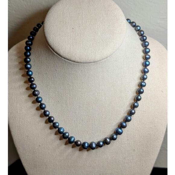 Vintage Black Freshwater Pearl Hand-Knotted Slightly Graduated 18" Necklace - Picture 2 of 12